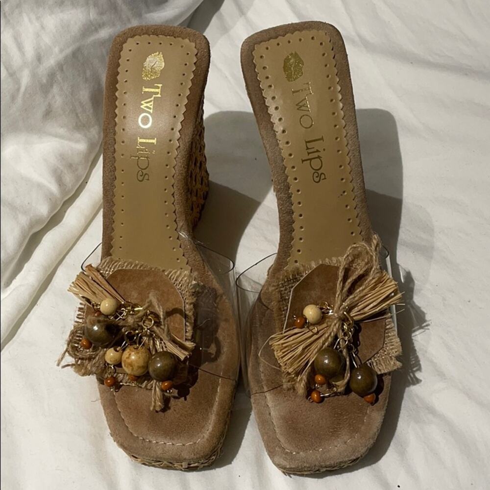 Two lips 8 tan platform mule sandal euc box
